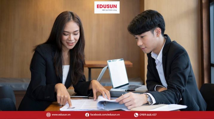 Nhân viên tuyển sinh