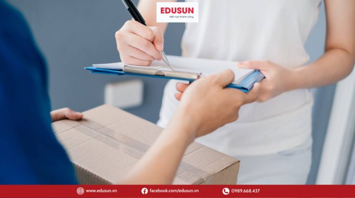 Nhân viên chuyển phát nhanh