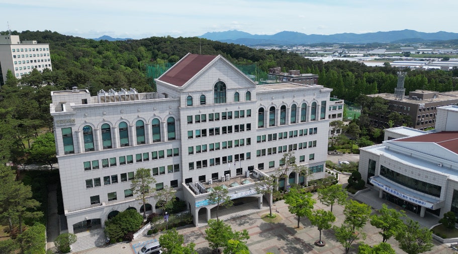 Khuôn viên trường đại học xanh mát tại Hàn Quốc dành cho du học sinh vừa học vừa làm