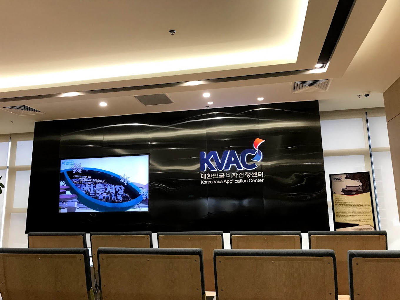 Không gian văn phòng hiện đại bên trong trung tâm tiếp nhận hồ sơ xin visa Hàn Quốc KVAC