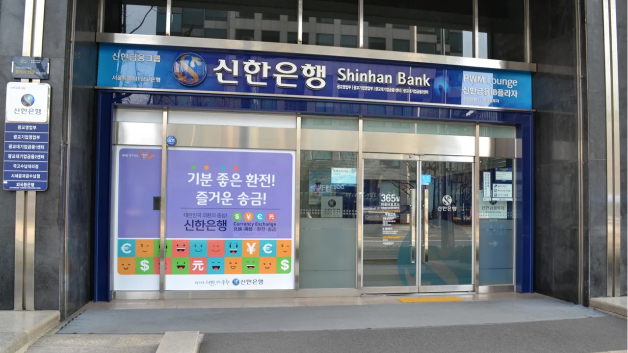 Ngân hàng Shinhan (Shinhan Bank) – một trong những lựa chọn hàng đầu để làm sổ đóng băng du học.