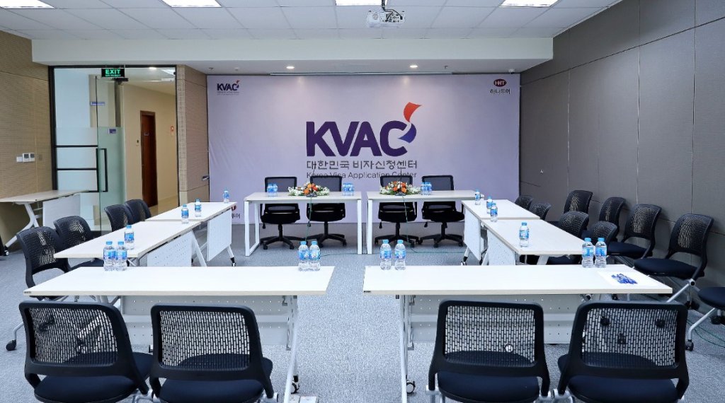 Không gian văn phòng hiện đại bên trong trung tâm tiếp nhận hồ sơ xin visa Hàn Quốc KVAC