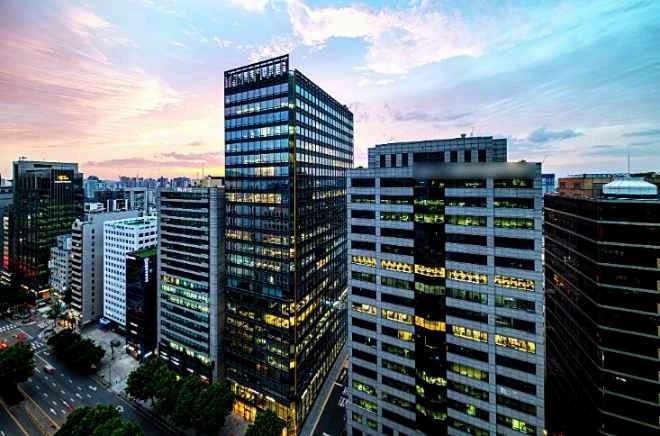 Các tòa nhà văn phòng hiện đại sầm uất tại trung tâm Seoul - cơ hội việc làm sau khi du học Hàn Quốc