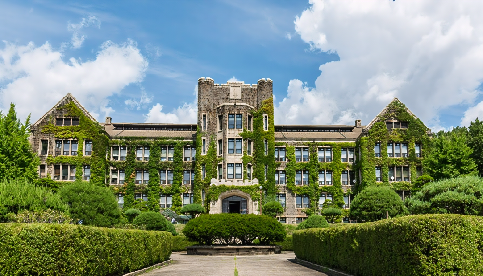 Khuôn viên tòa nhà Underwood tại Đại học Yonsei Hàn Quốc