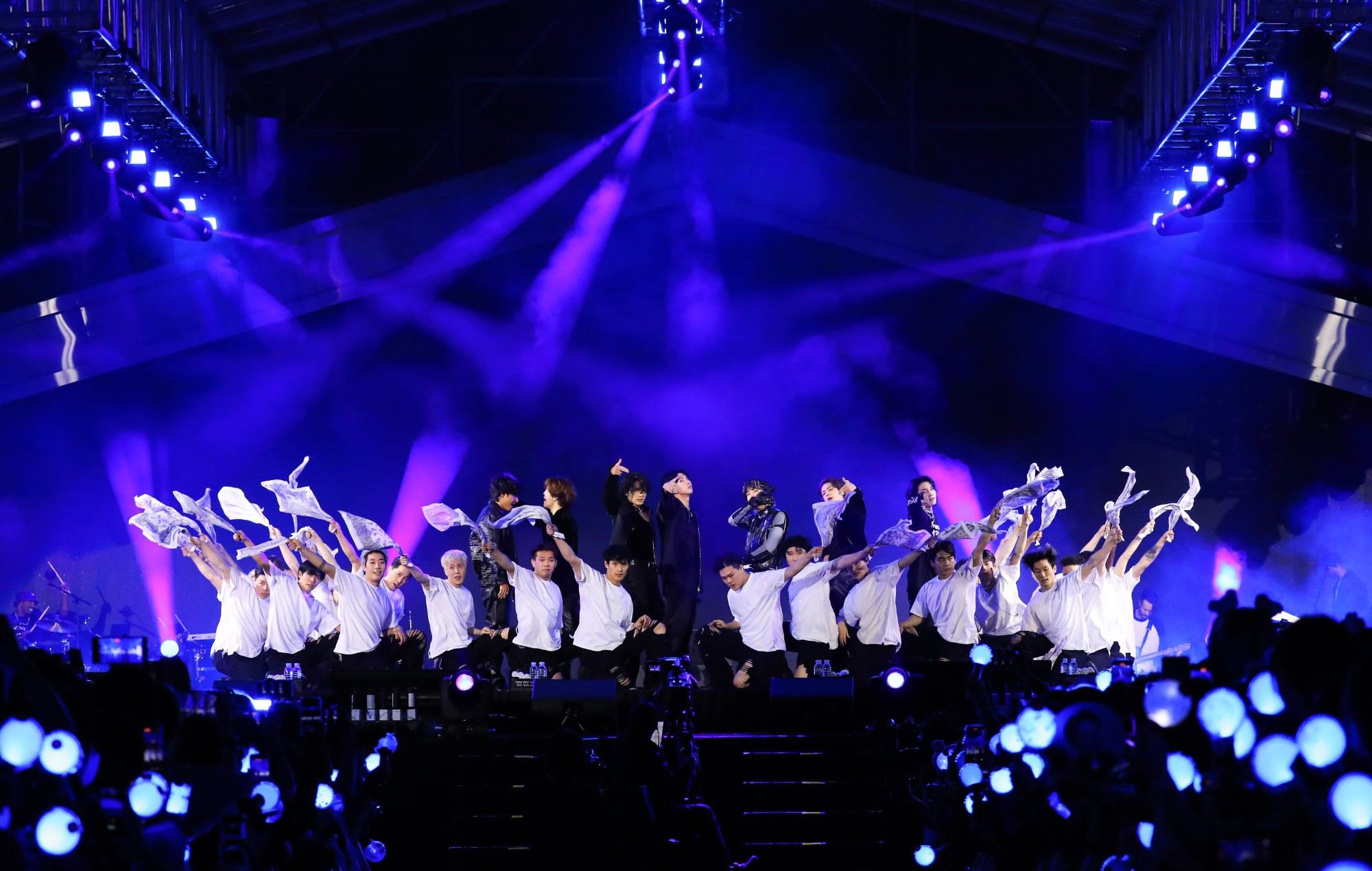 Sinh viên du học Hàn Quốc ngành Marketing phân tích sức mạnh truyền thông qua các buổi biểu diễn Kpop của làn sóng Hallyu.