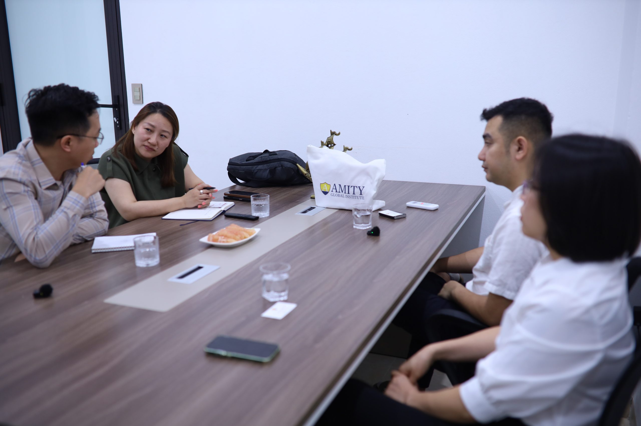 Buổi làm việc giữa đại diện trung tâm tư vấn du học EduSun và Amity Global Institute Singapore.