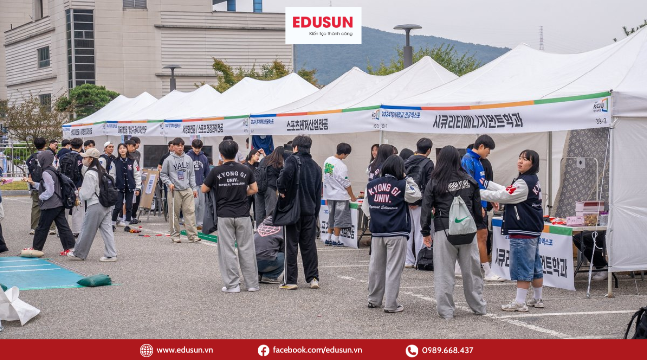 Sinh viên tham gia hoạt động sự kiện ngoài trời tại Đại học Kyonggi
