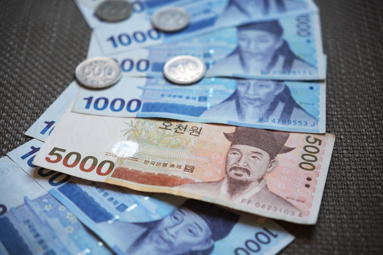 Số tiền cần có trong sổ tiết kiệm du học Hàn Quốc