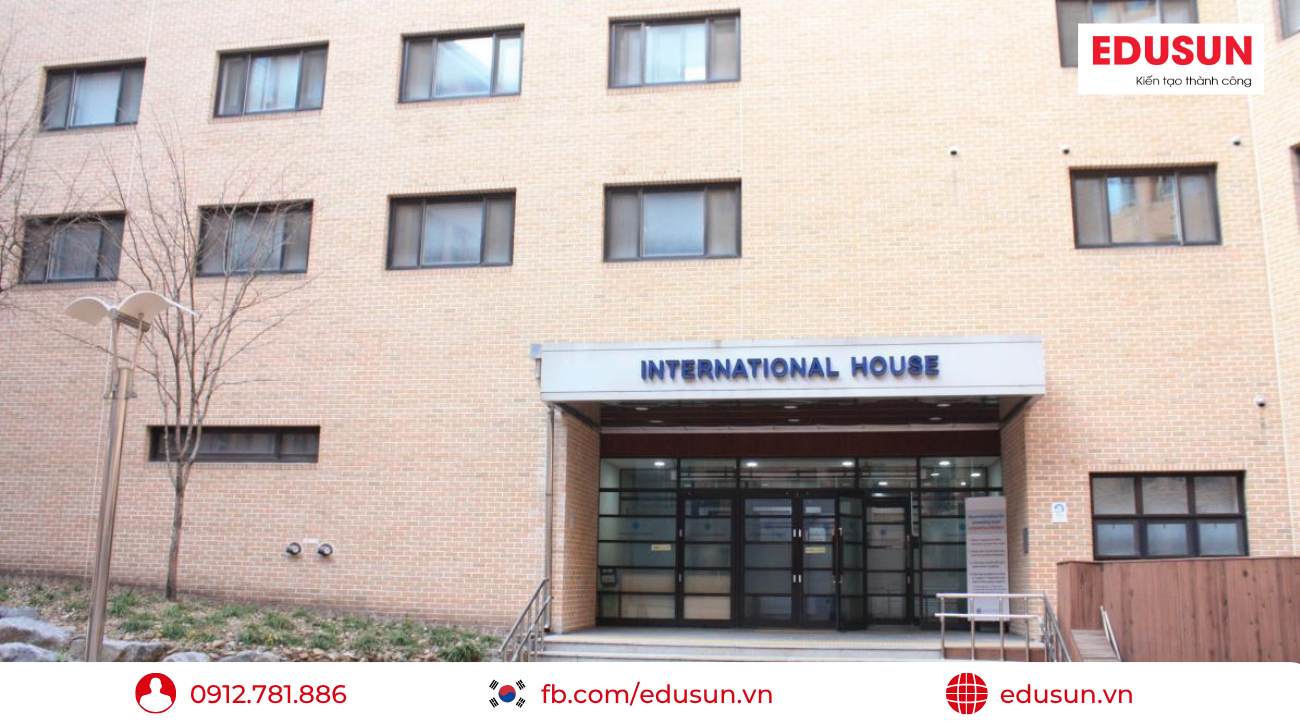 Hình ảnh mặt tiền khu ký túc xá sinh viên quốc tế (International House) tại trường Đại học Yonsei, Hàn Quốc.
